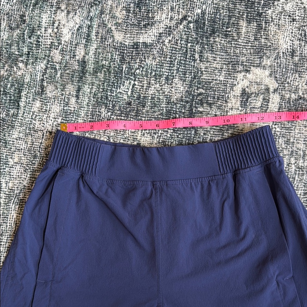 Women's Lululemon Stretch Woven Relaxed Shorts 4” - Picture 3 of 14